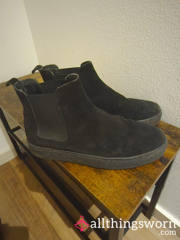 Mystery Well Worn Boots 🥾