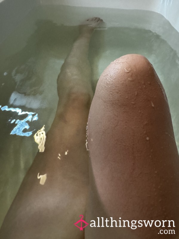 Naked Bath Pics 🛀