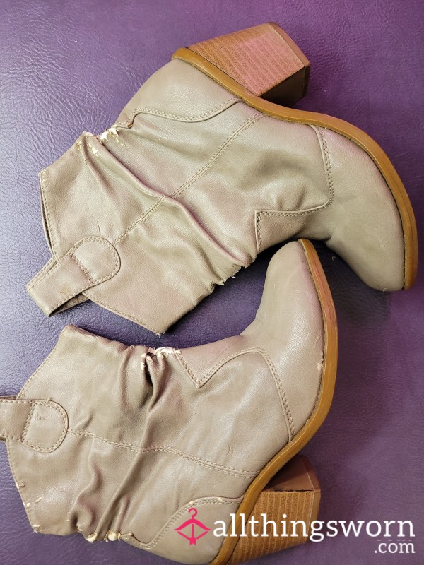 🎀 Natalie's Well LOVED Shorty Boots