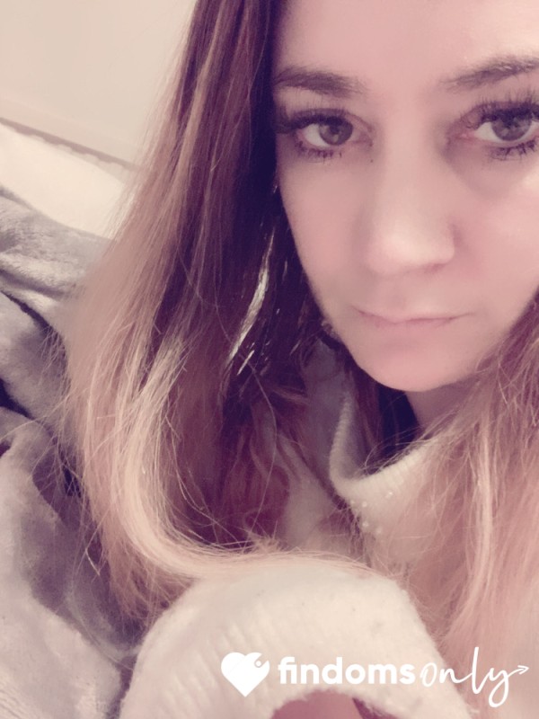 NATUREL BEAUTY IN A CASHMERE JUMPER LYING ON MY HEATED BED