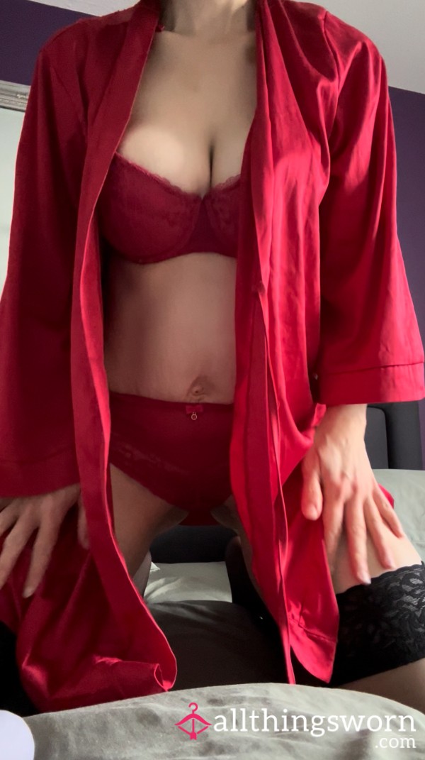 Naughty Red Riding Hood Stripping, Wanking And C*mming 😈