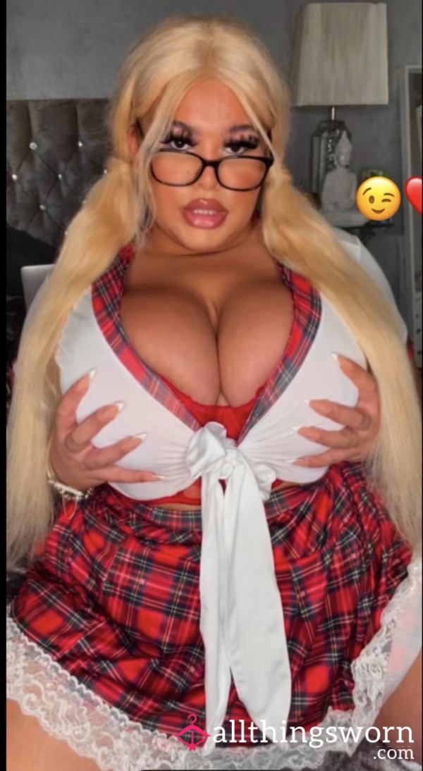 Naughty School Girl Outfit 💋😉