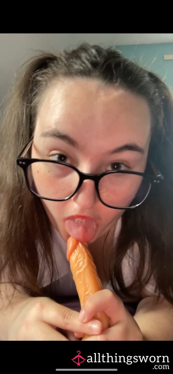 Naughty Schoolgirl In Pigtails Gives A Sloppy Bl** Job 👅💦 Then Titty F**k A Di**o Between Her Tits🍒 🍭🍆💦