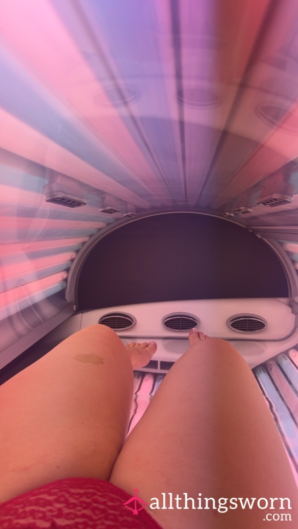 Naughty Sunbed Pic 😈👩🏼‍🦰