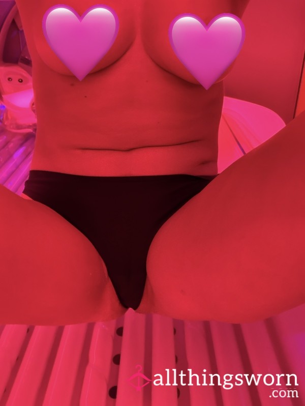 Naughty Sunbed Pic