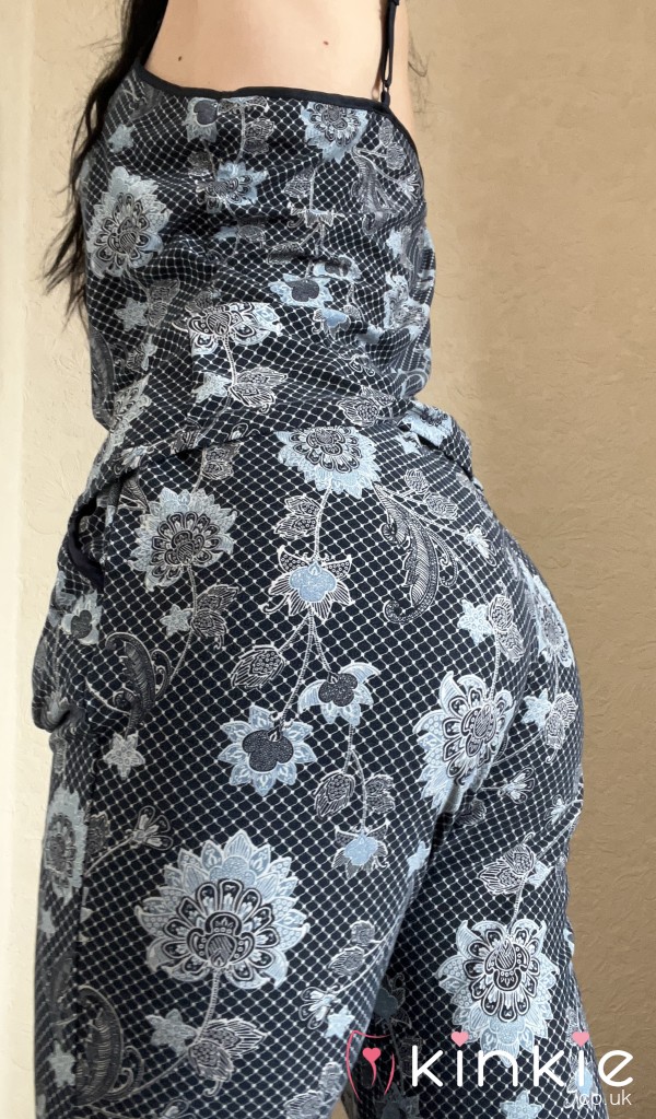 Navy Blue Flor*l And Pyjama Bottoms And Top Set 🤍