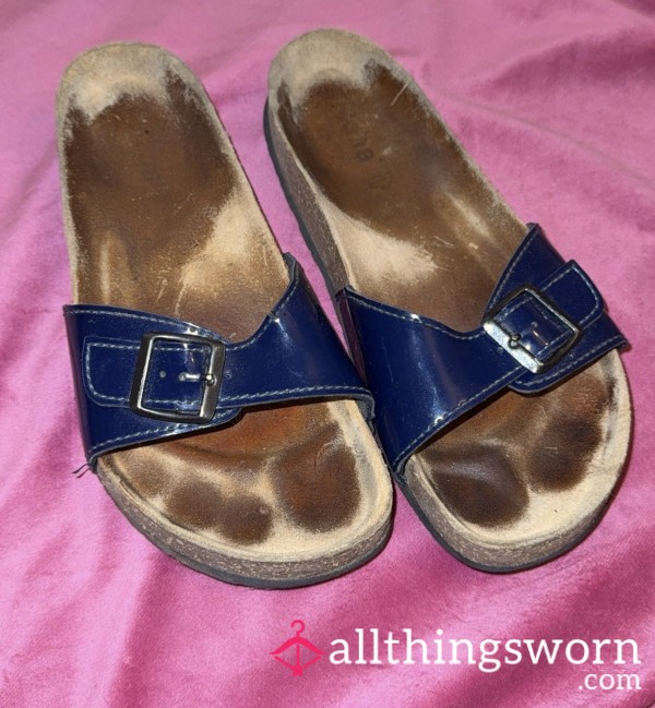 Navy Well-worn Sandals 👣