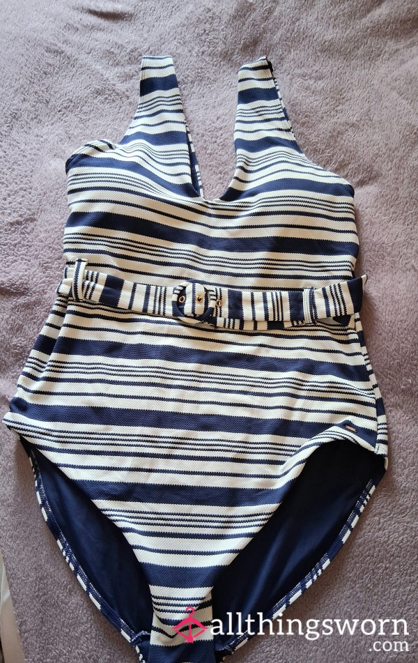 💙Navy & White 🤍Nautical Look Swimsuit Size 🩱 16