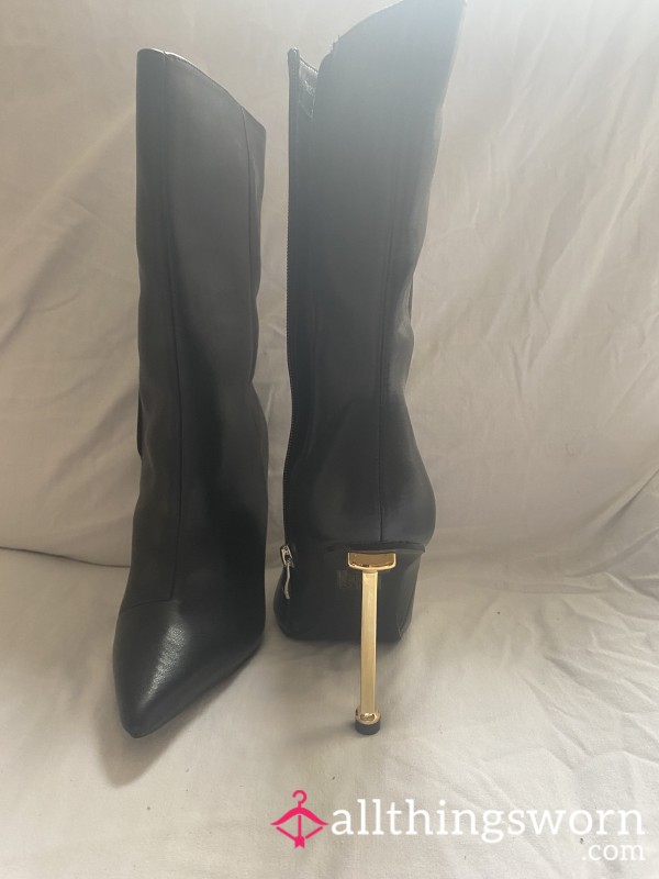 Boots Black Well Worn Smelly