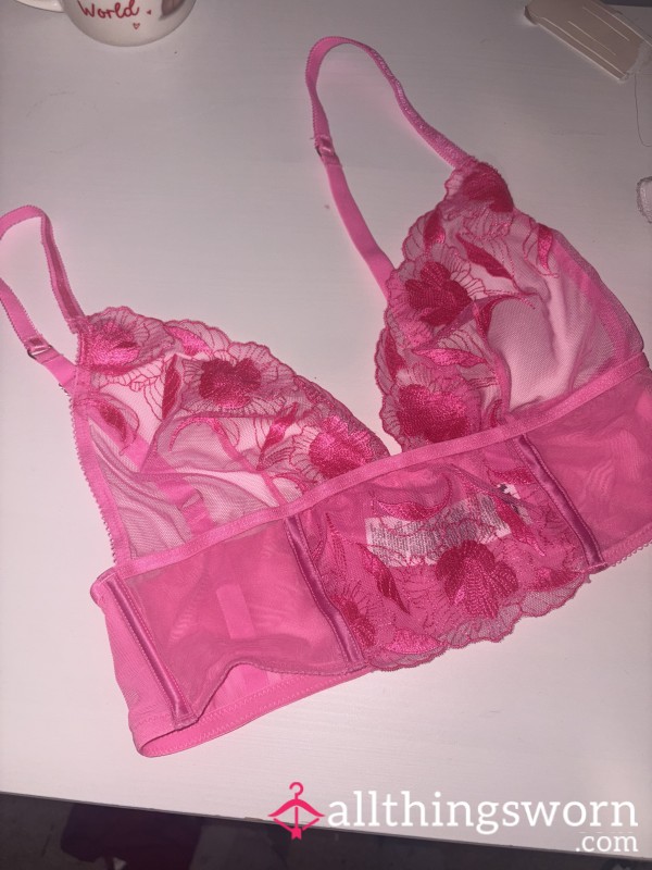Never Worn Hot Pink Laced Bralette Available For Wears 💋