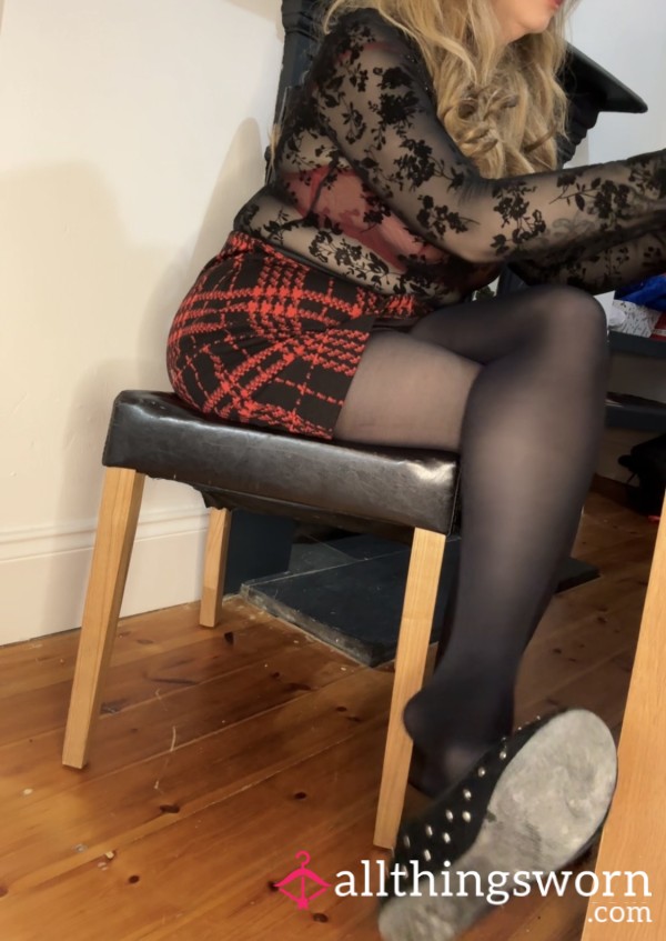 NEW 2min Flat Shoe Dangle While I’m Working