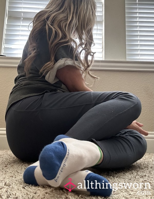 New White Ankle Socks-blue Toes