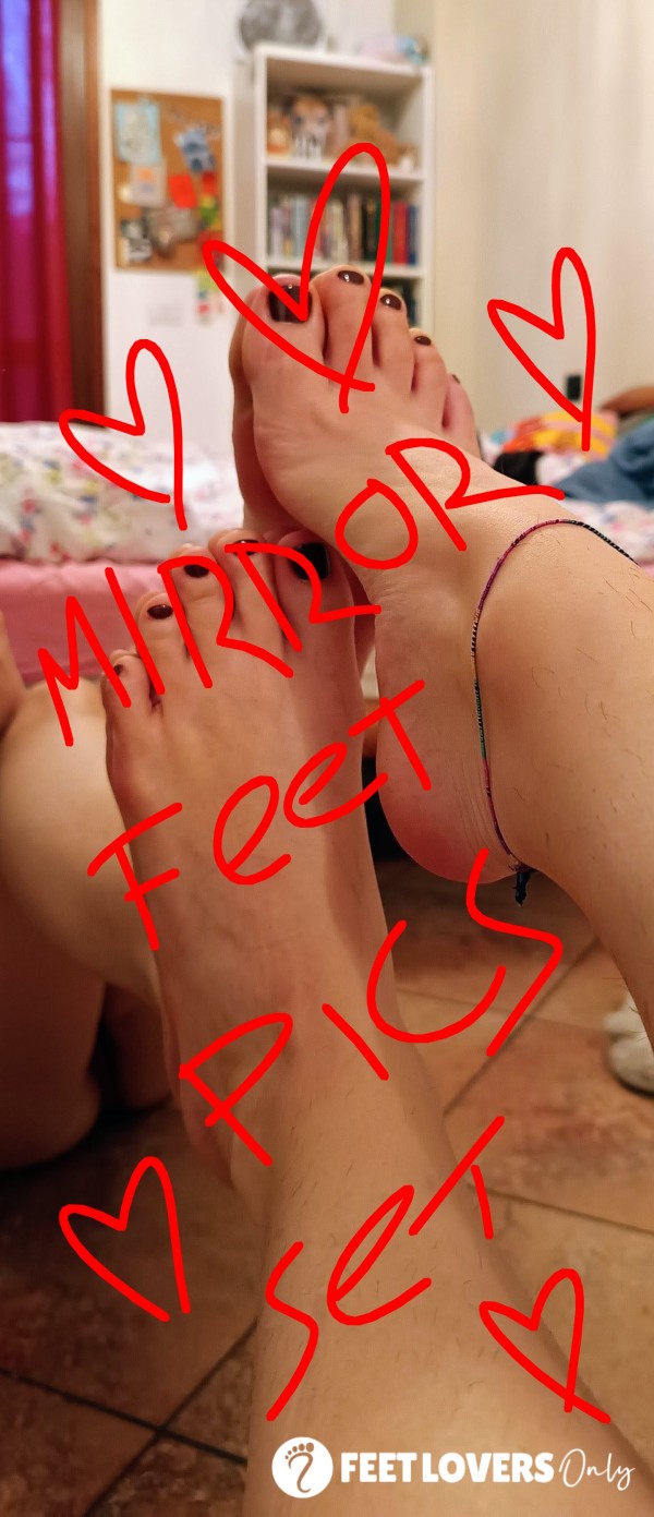 Nice Feet At Mirror Pics🔥