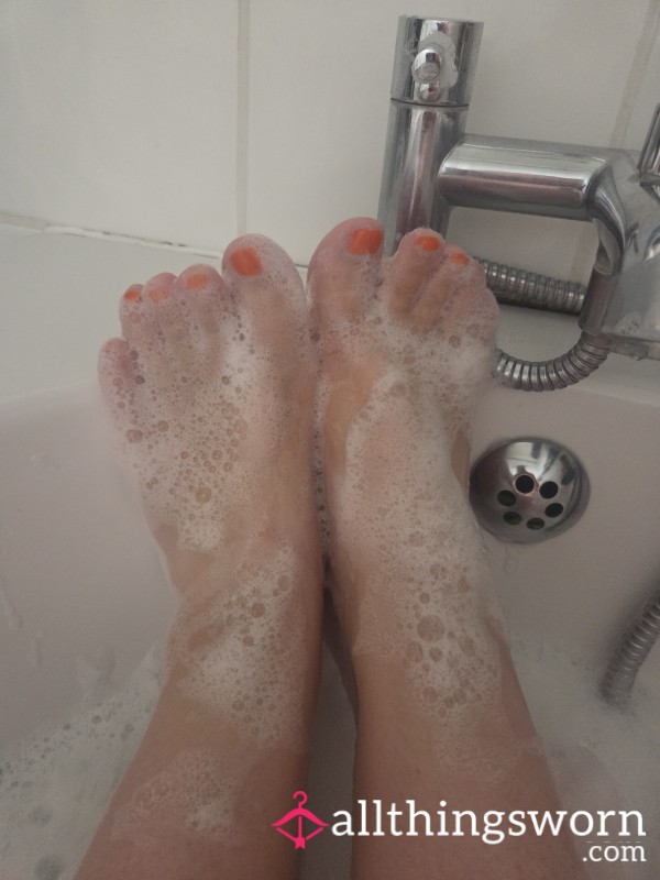 Nice Hot Bath C*m Watch Me Soak My Feet Slippery When Wet 😋