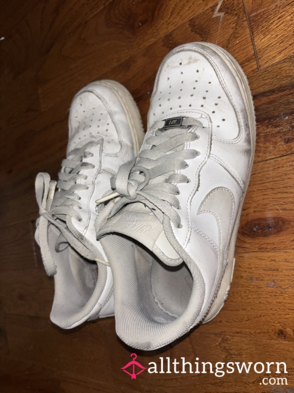 Nike Air Force Very Worn