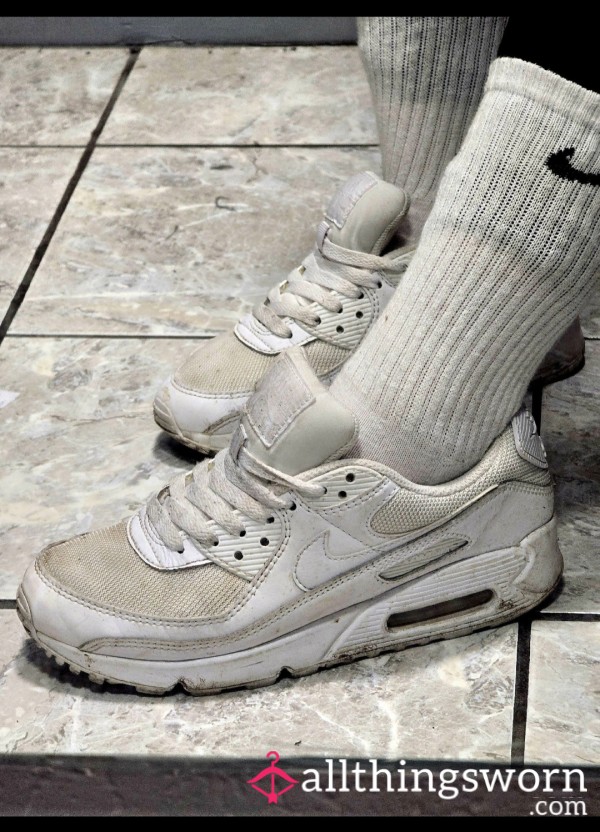 Nike Air Max White Size 5 Wrecked