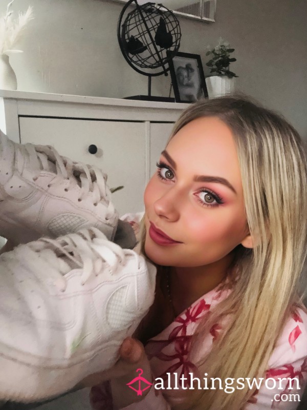 Nike AirForce’s Size 5