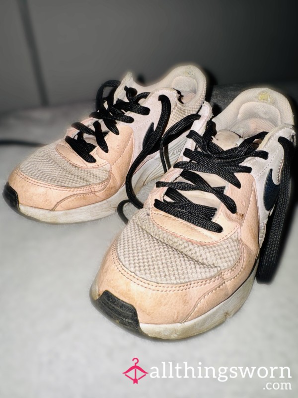 Nike AirMax Size 6 Salmon/Black VERY WELL WORN