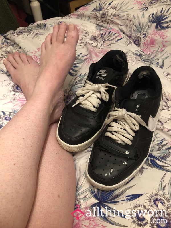 Nike Airs Absolutely Worn Out And Make My Feet Stinky