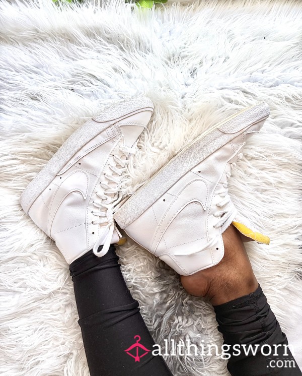 Nike Blazer Mid '77 "Triple White"Sneakers