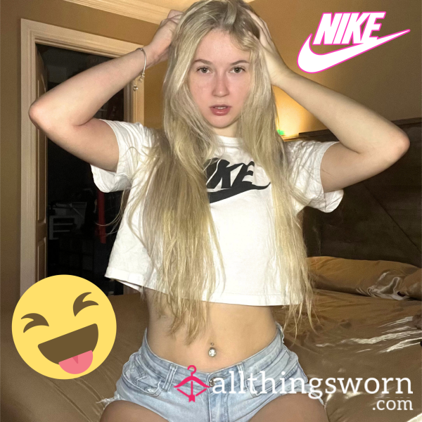 Nike Cropped Shirt 🖤🤍