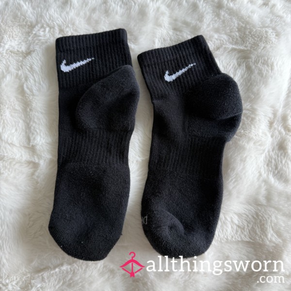 Nike Dri-FIT Black Quarter Crew Socks With White Swoosh