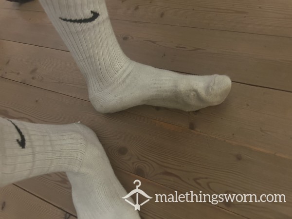NIKE GYM SOCKS – 1 WEEK WORN STRAIGHT