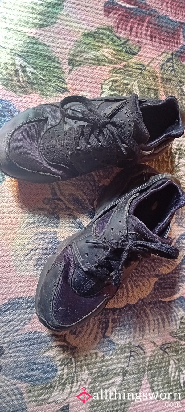 Nike, Black