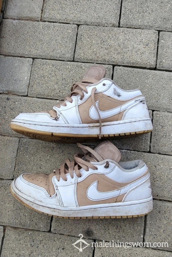 Nike Jordans Beige|Smelly|Wellworn|Damage