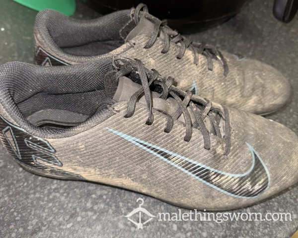 Nike Plastic Stud Football Boots