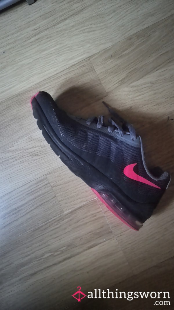 Nike Size 6 Well Worn