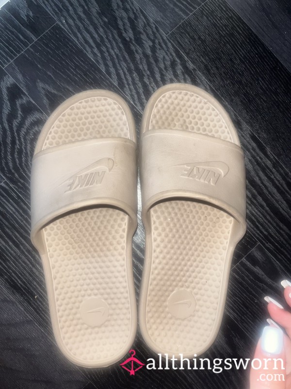 Nike Sliders Very Worn. I’m Size 4 Shoes. & These Are Dirty!