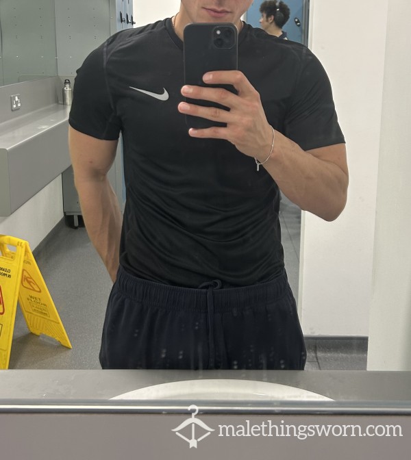 Nike Small Gym Top