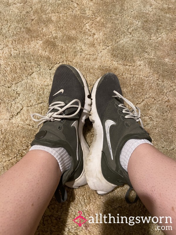 Nike Tennis Shoes
