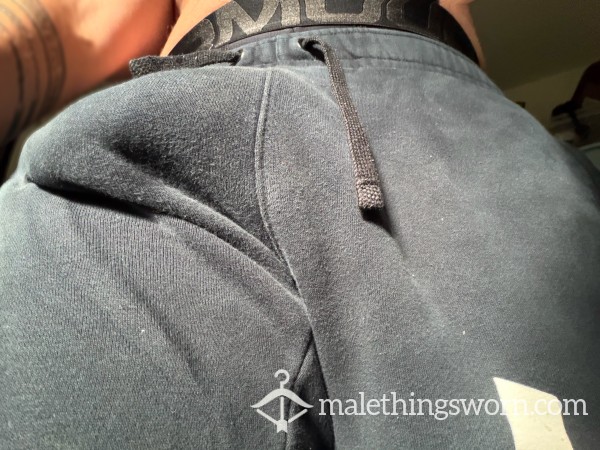 NIKE TRACKIES SWEATPANTS BULGERS  FILTH WELL WORN USED SWEATY 🥵 MUSKY & SKUNKED 💪🏽🥵👍🏽💧💧👅 📦 🤪✅