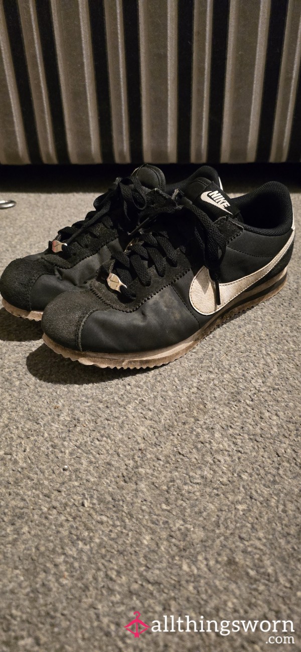 10% OFF 🚨Nike Trainers 🖤 Stinky And VERY Well Worn 🖤