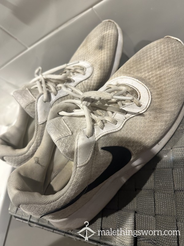 Nike Trainers VERY Well Worn!
