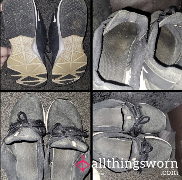 NIKE Trainers,Very Smelly, Well Worn Sz 6. A Shoe Sniffers Dream