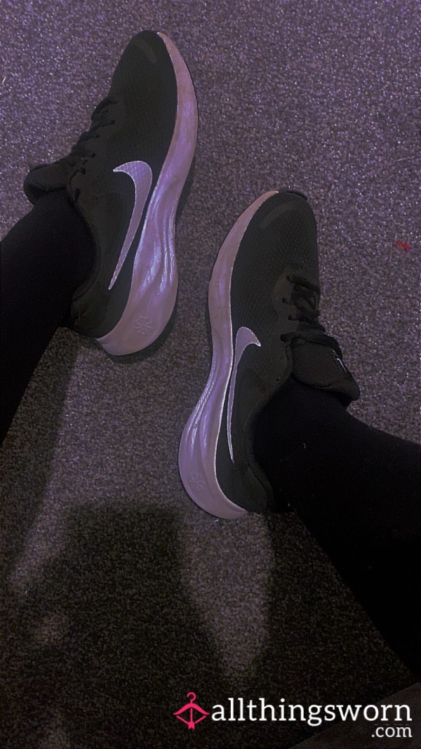 Nike Well Worn Size 5