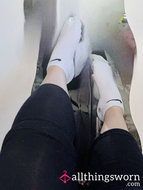 💸 White Nike No Show Socks