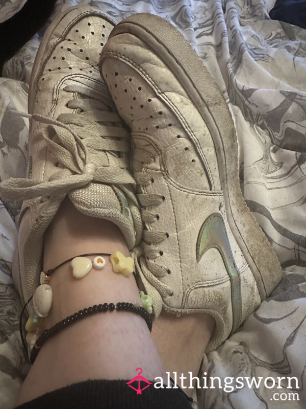 Nikes Size 6