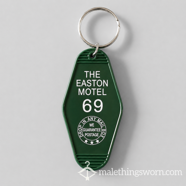 No Tell Motel: Hot S**ting Session - Pix Included. 🍆🔥
