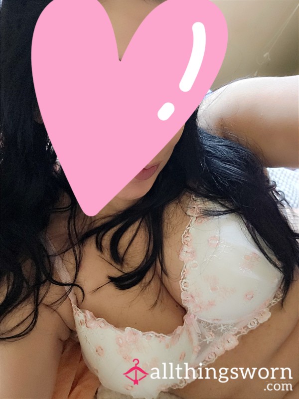 Non Nudity With Face Pink And White Padded Bra