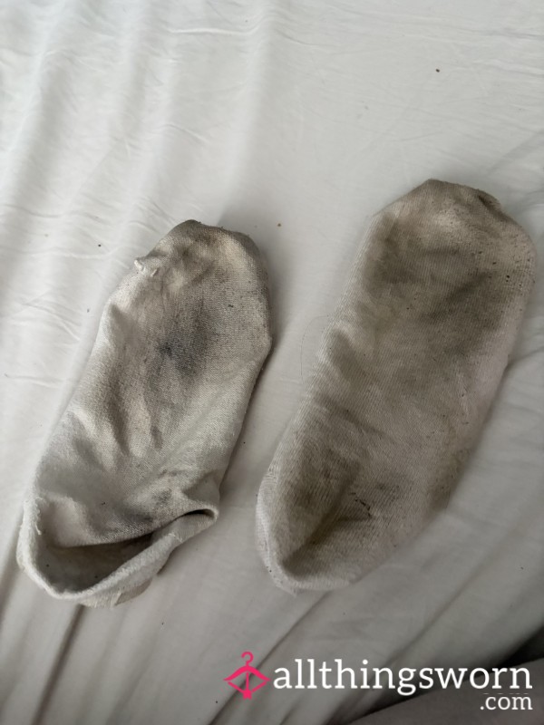 Not So White Ankle Socks 👣💋