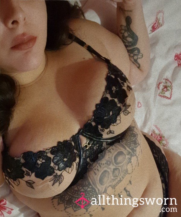 Nude And Black Flower Pattern Bra 🎀🖤
