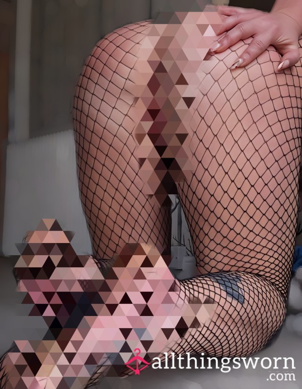 10x Nude And Lingerie Nylon/Tights Pics 😈🐱😜 *Feet Focused*