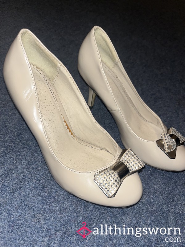 Nude Bow Heels – Girly & Naughty