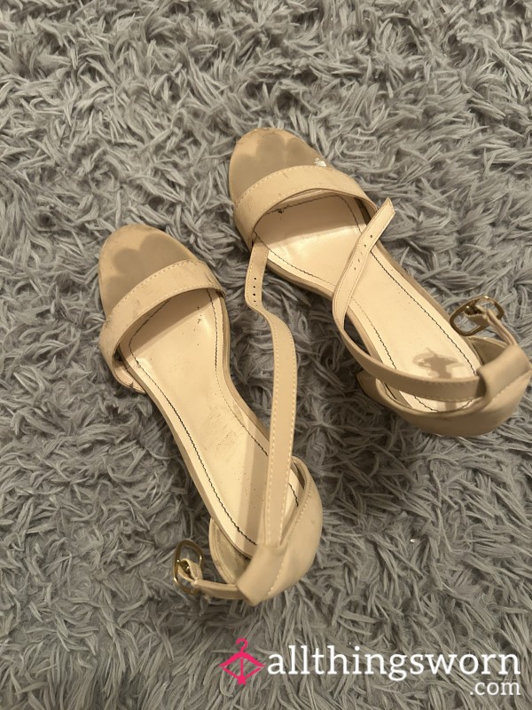 Nude High Heels 👡