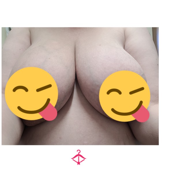 Custom Made Nude Pics Taken On Request. Just Ask Away. 😘