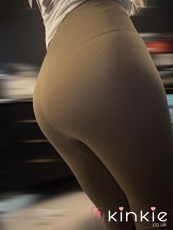 Nude Ribbed Gym Leggings. Size 6